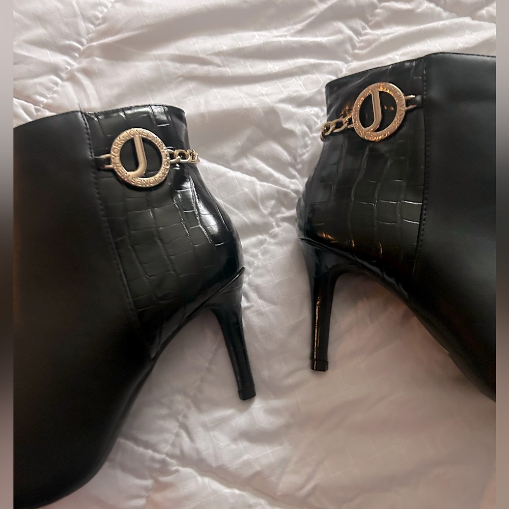 New never worn size 9